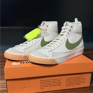 Nike Blazer MID 77 VNTG  with Green Swoosh